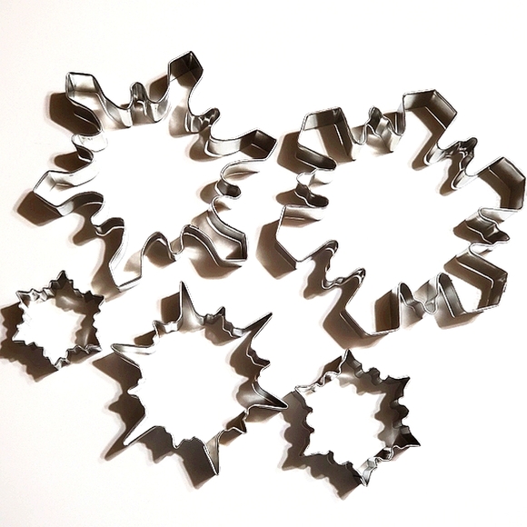 Cookie Cutters Snowflakes 5 Different Styles and 5 Nesting Pieces #2 - Picture 2 of 16